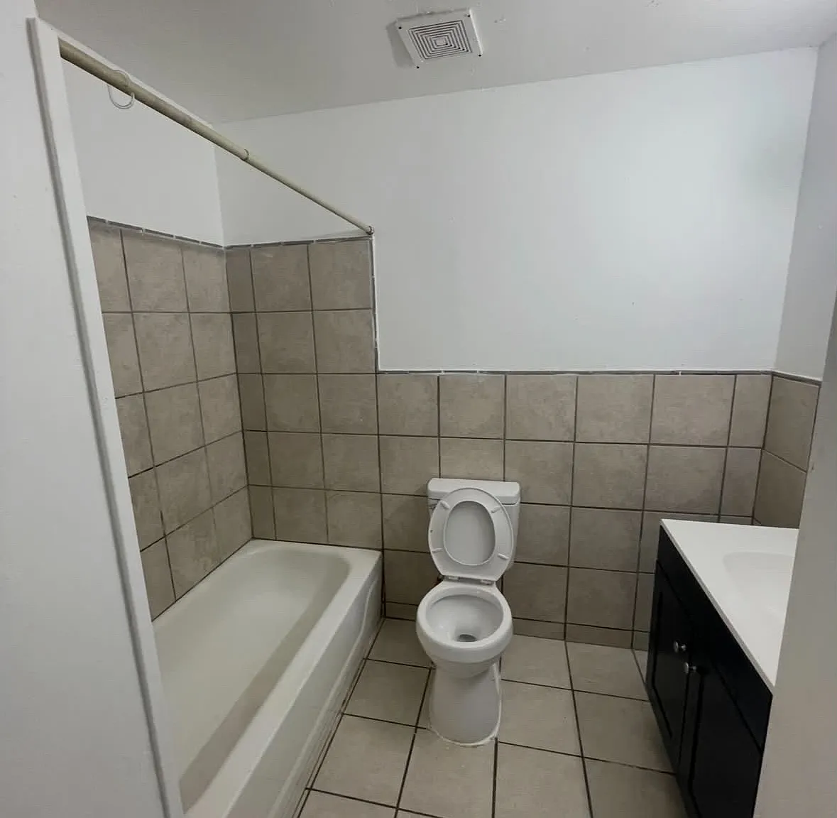 3 bed, 1.5 bath, 1204 sqft, $1,200 — Photo 2