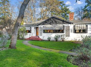 943 Foul Bay Rd, Oak Bay, BC V8S4H9