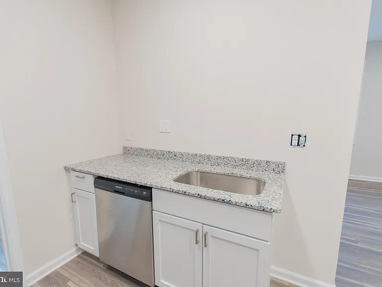 215 King St W #C — Photo 11