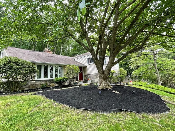 492 Howellville Rd, Berwyn, PA 19312
