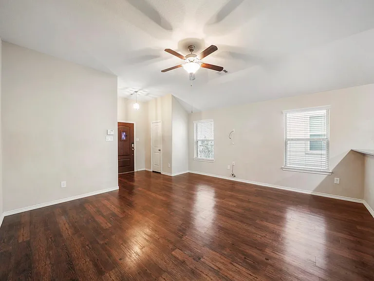 1519 Spencer Glen Ln — Photo 4