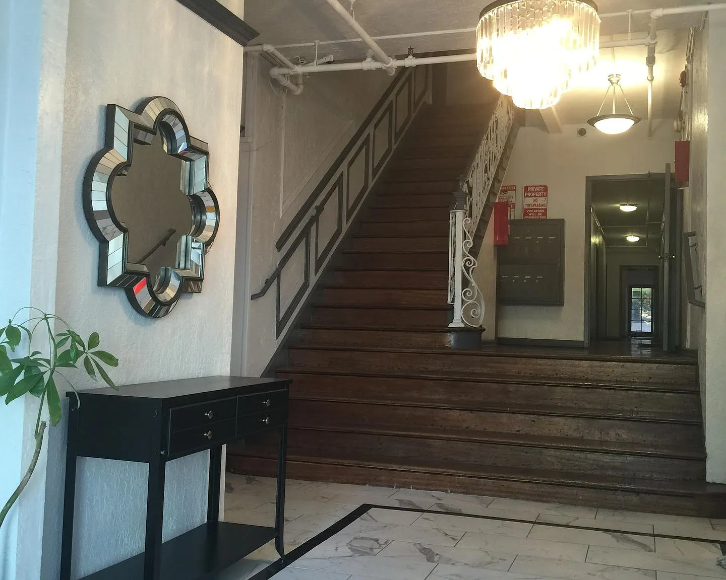 Saint Andrews Manor Apartments — Photo 2