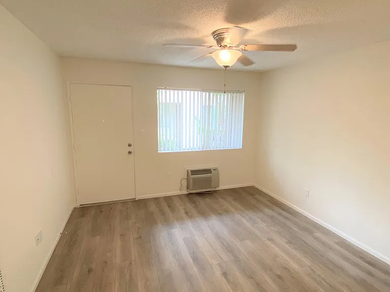 The Majestic Apartments — Photo 4