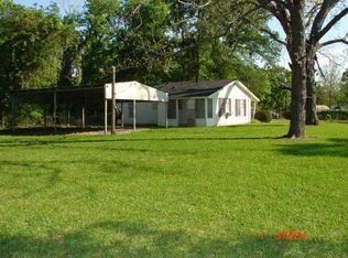 792 County Road 90b, Gonzales, TX 78629
