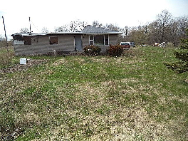 2nd image of 363 S State Line Rd