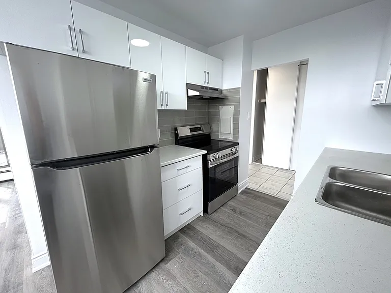 130 Saint Josephs Dr — Photo 1