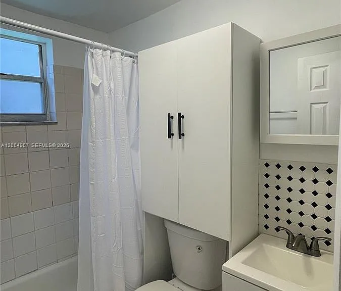 1043 NW 2nd St #9 — Photo 7