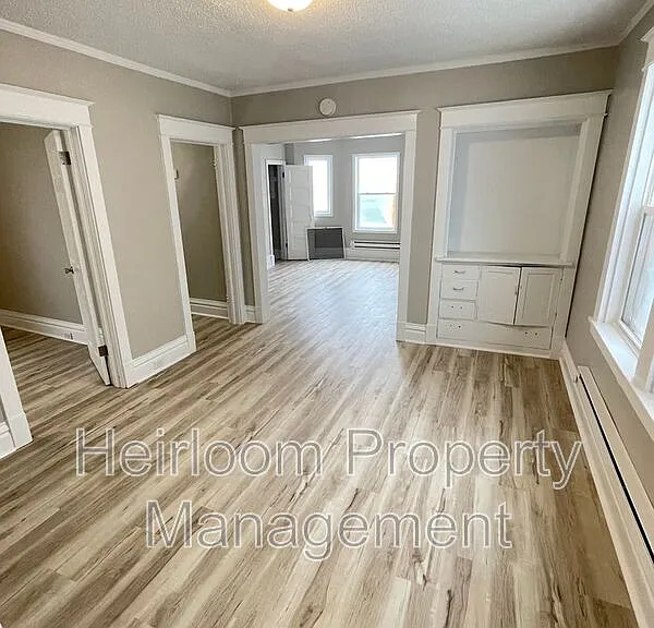 611 E 6th St #2 — Photo 5