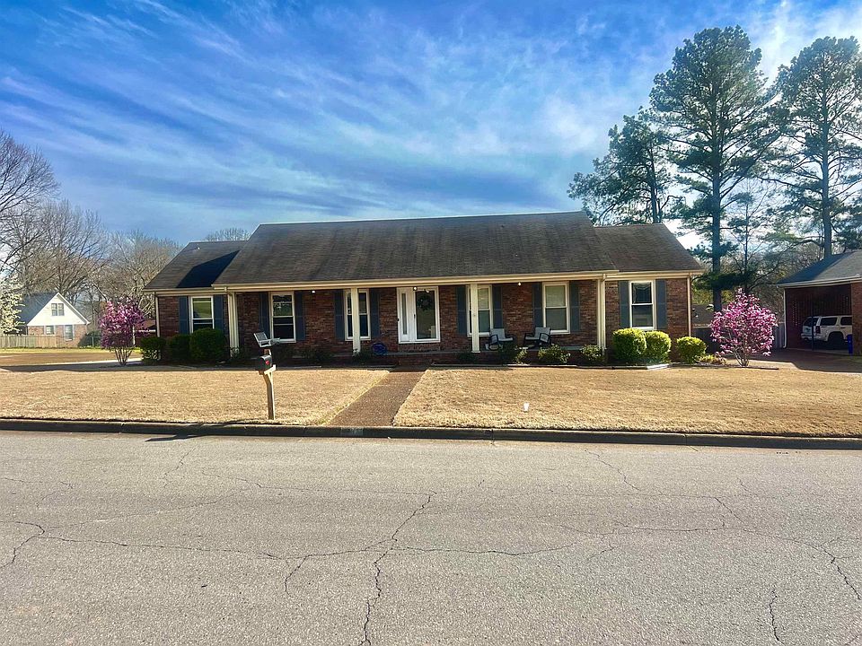 1st image of 141 Creekwood Cir