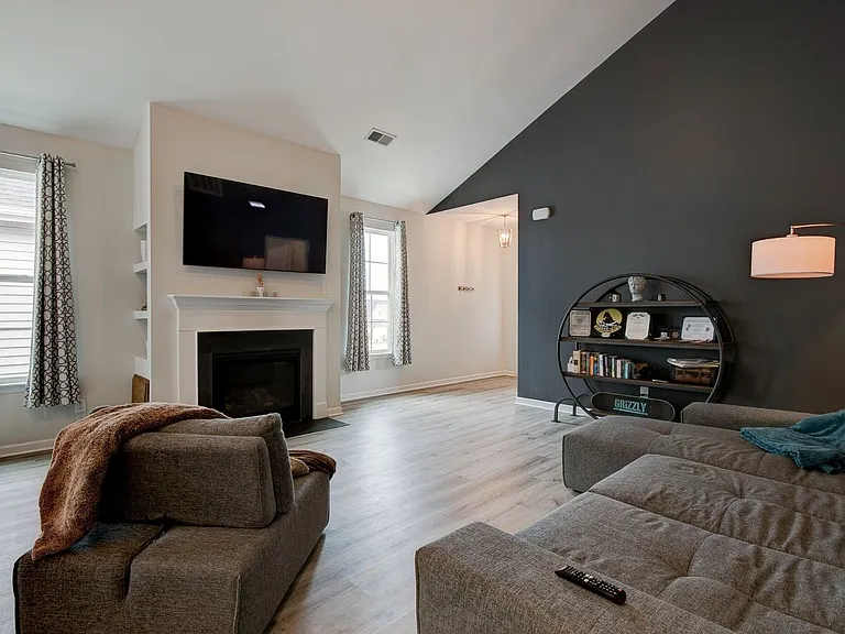 1428 Ardennes Dr — Photo 6