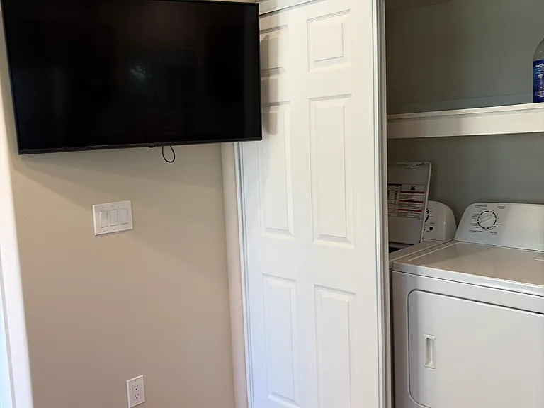 1574 Basswood Ave — Photo 8