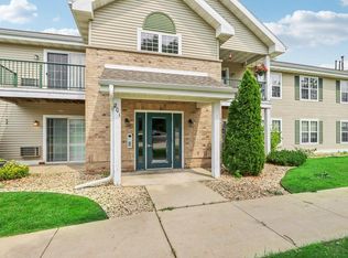 201 Kearney Way UNIT 201, Waunakee, WI 53597