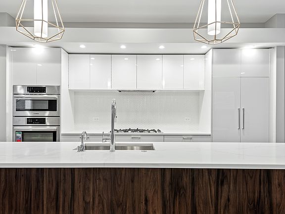 4th image of 1534 N Honore St #1