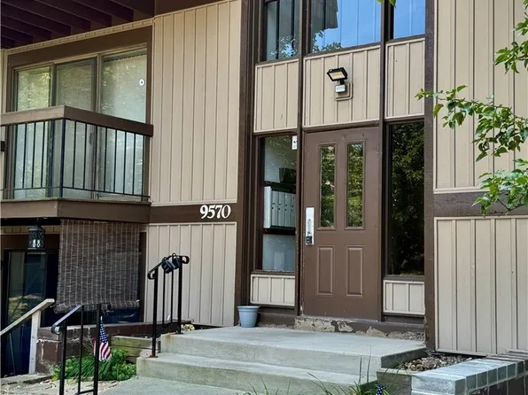 9570 Cove Dr, North Royalton, OH 44133