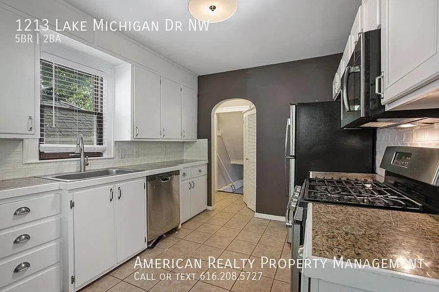 5 bed, 1060 sqft, $2,900 — Photo 3