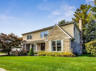 1048 N Carlyle Ln, Arlington Heights, IL