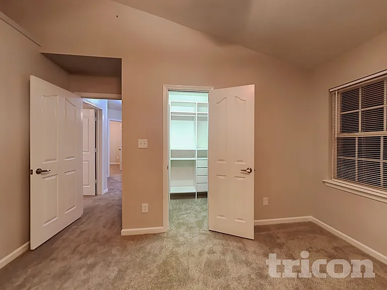 4037 Dover Downs Dr — Photo 7