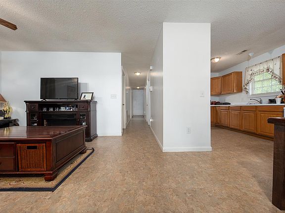 5th image of 334 W Henry St