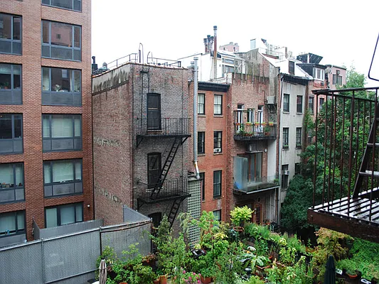 Sold by Sotheby's International Realty | media 13