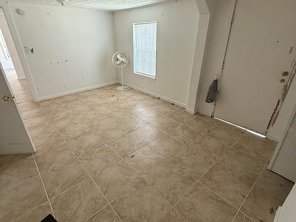 4th image of 1400 Hernando Dr