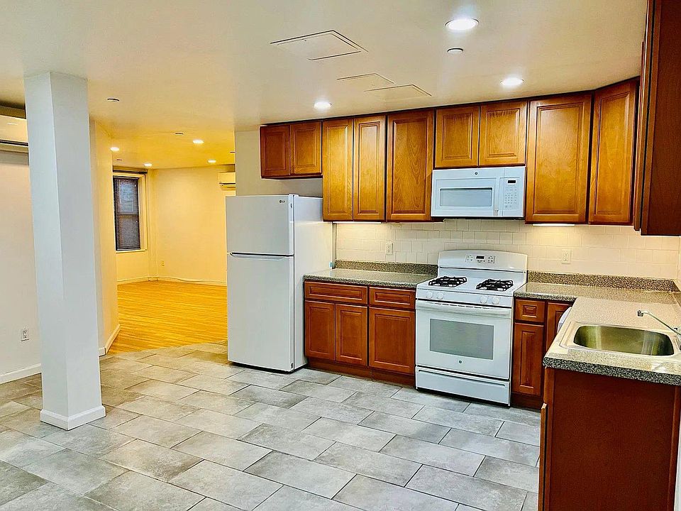 1st image of 44 Davis Ave Floor 1