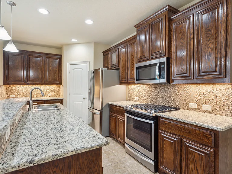 4213 Pecan Bend Ln — Photo 3