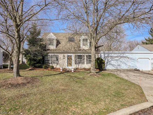 3385 Ash Ln, Cuyahoga Falls, OH 44223