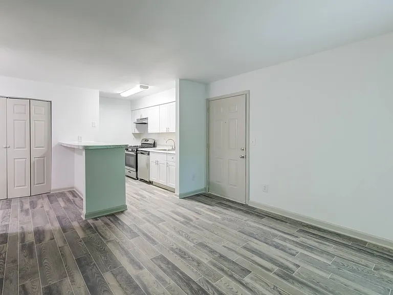 Laurel Oaks — Photo 10