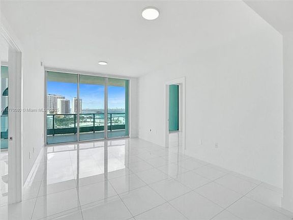 3rd image of 900 Biscayne Blvd APT 1808