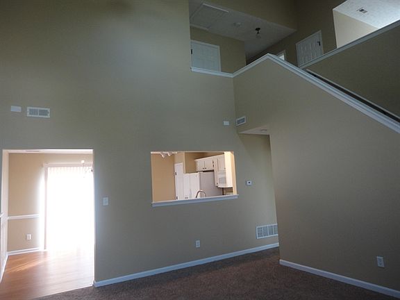 4th image of 32 Rolling Hills Dr