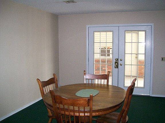 Dining to covered breezeway