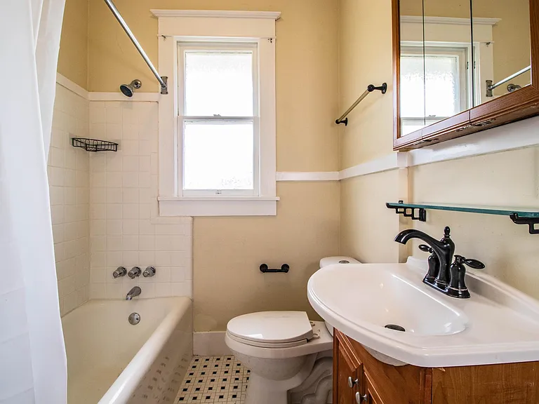 412 E Tillman Ave — Photo 23