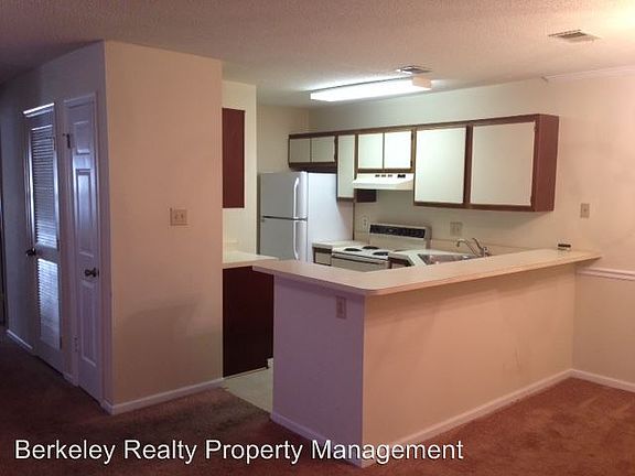 2nd image of 100 Windsor Ln