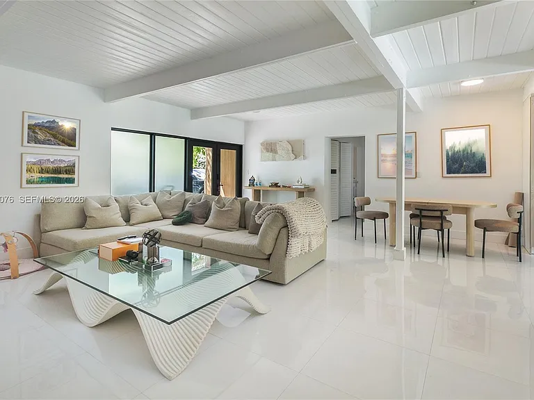 1955 Alamanda Dr — Photo 27