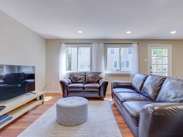 8063 Saint Annes Ct #3 — Photo 22