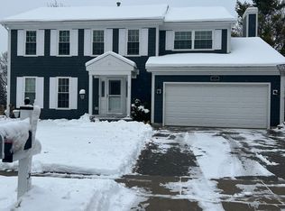 15 Huntington Ct, Mundelein, IL
