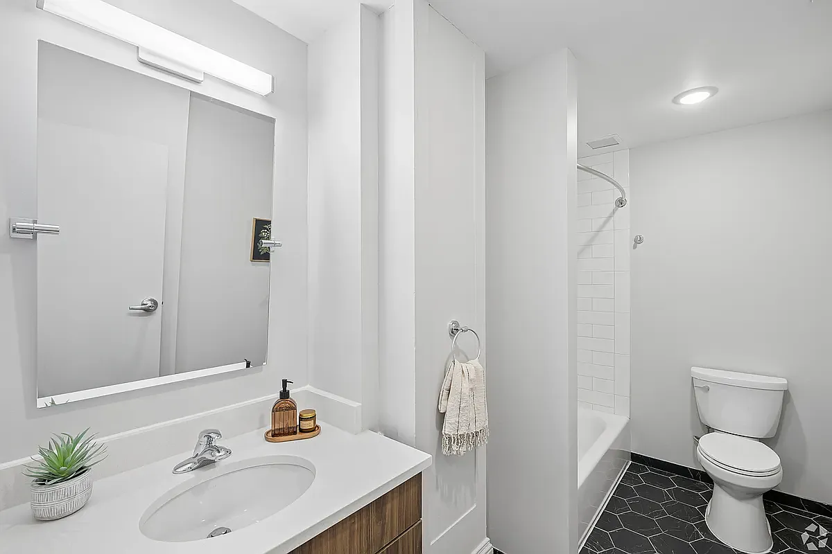 Studio, 600 sqft, $1,925 — Photo 4