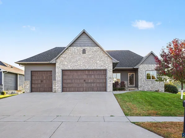 700 N Blue Bell Ln, Sioux Falls, SD 57107