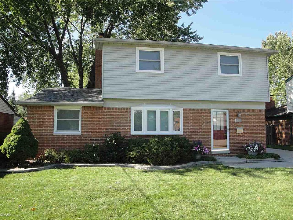 1st image of 39683 Spalding Dr