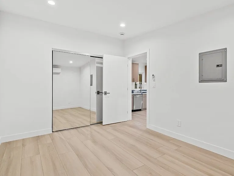 8635 Le Berthon St — Photo 9
