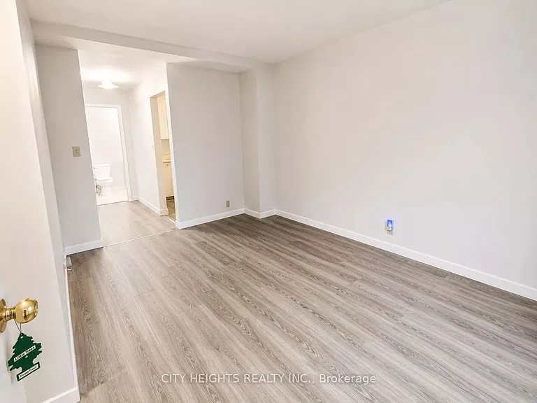 1102 Langlois Ave — Photo 5