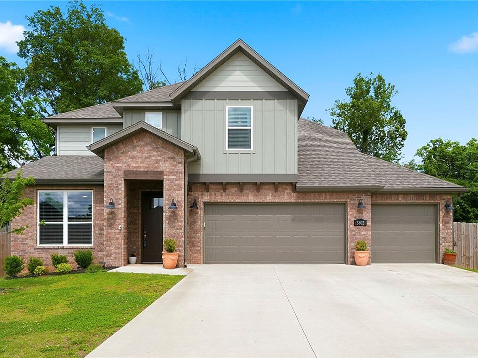 1st image of 3802 SW Pinecrest Dr
