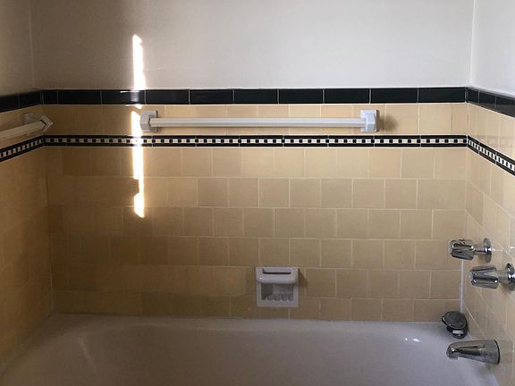 Vintage tile bathtub surround