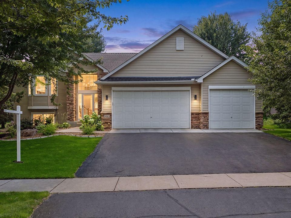 1st image of 9065 Woodland Dr