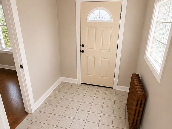 4th image of 558 Eagle St #1