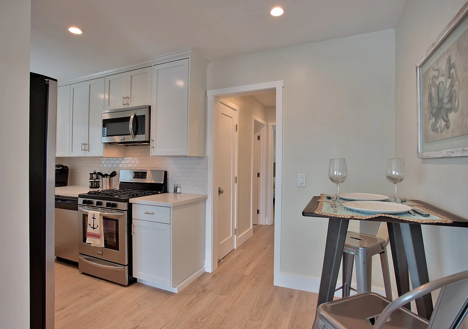Alameda Lane Complex — Photo 4