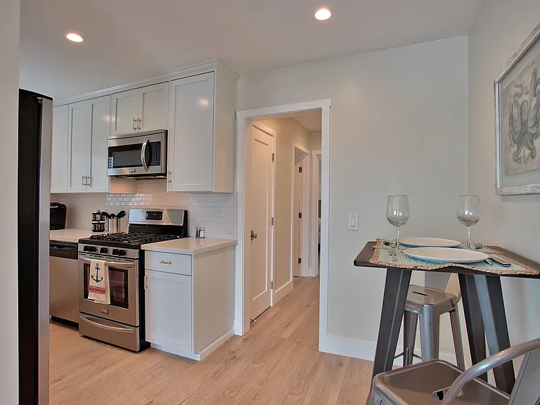Alameda Lane Complex — Photo 4
