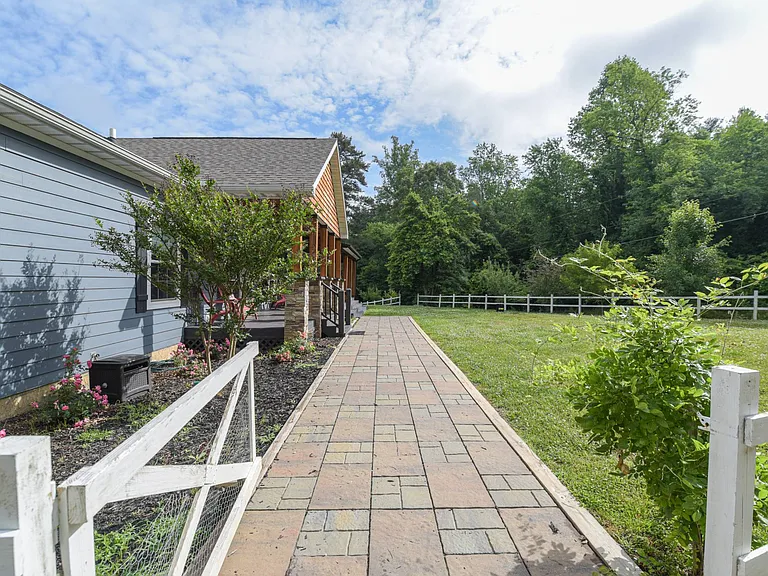21 Old Pinner Pl — Photo 42
