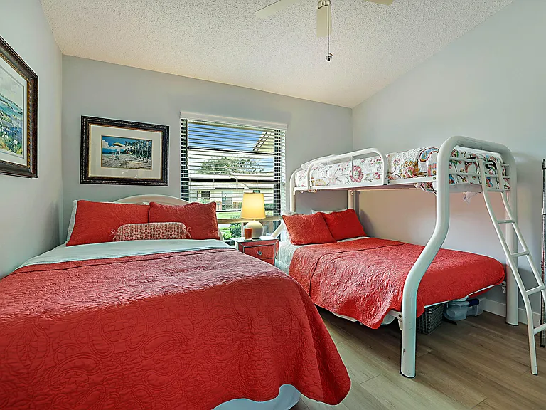 8071 SE Villa Cir — Photo 18