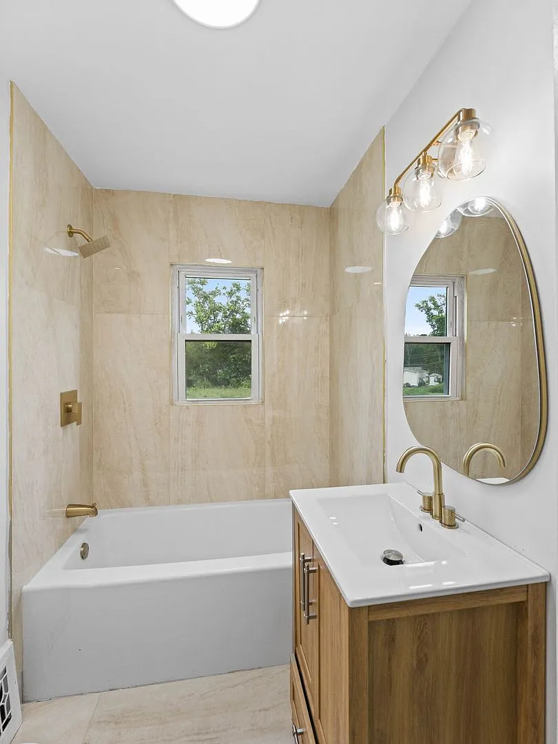 Charming Renovated Home with Modern Updates & Spacious Yard — Photo 4